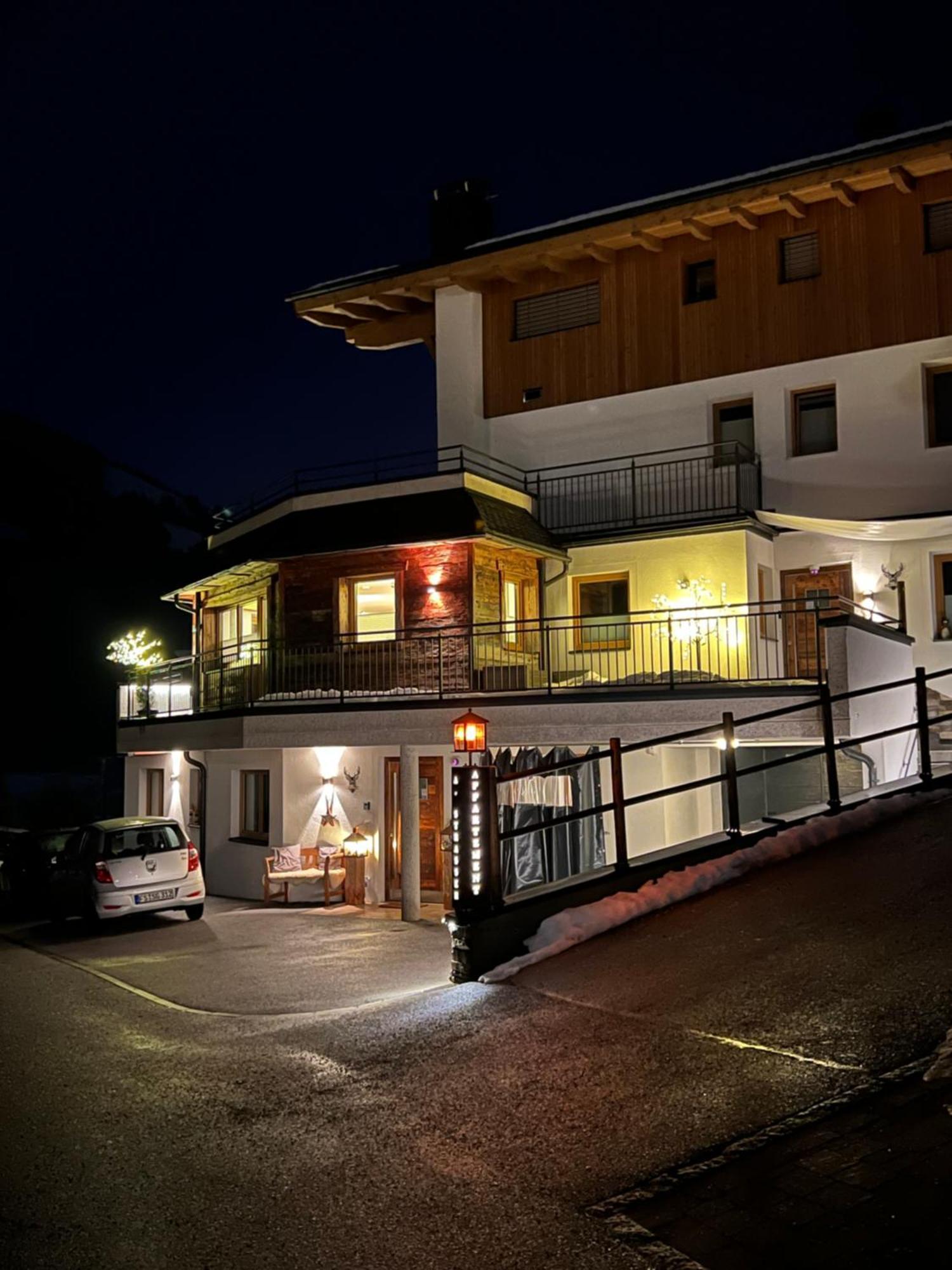 Alpine Lodge Brixen 브릭센임탈 외부 사진