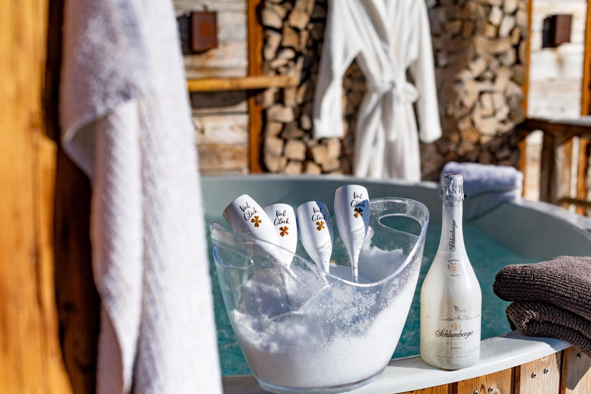 Alpine Lodge Brixen 브릭센임탈 외부 사진
